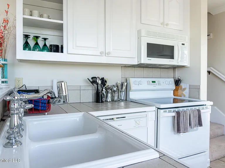 1102 Stanfield Point Rd #B — Photo 11