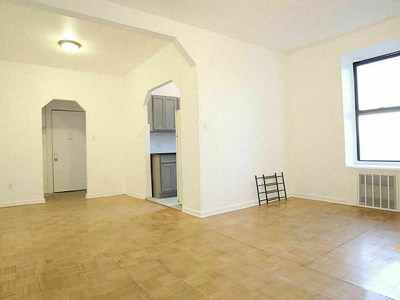 4th image of 43 Saint Nicholas Ave #2L1