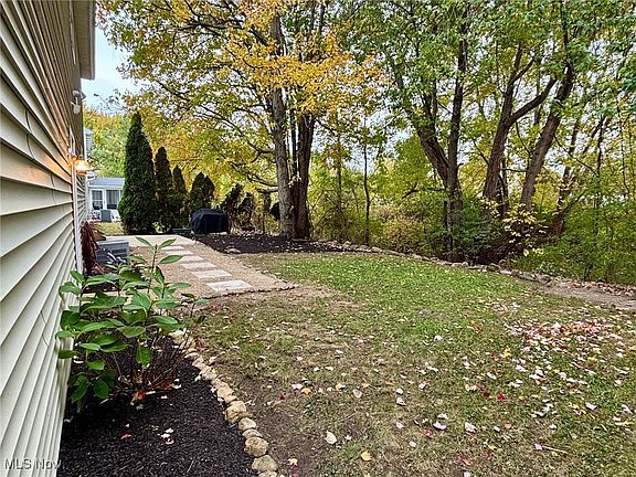 5th image of 1090 Bennington Ct