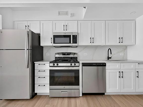 2nd image of 218 Myrtle Ave APT 3L