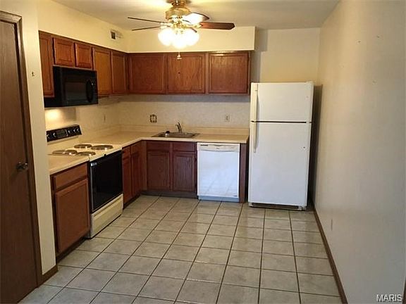 5th image of 12401 Somerset Place Dr APT B