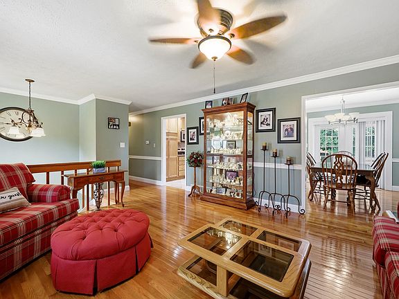 3rd image of 108 Carrie Ct