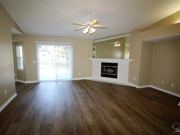 1100 Freeboard Blvd — Photo 6