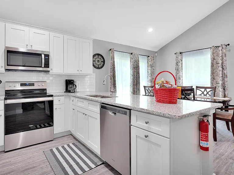 232 Ocean Blvd — Photo 10