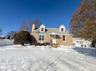 1760 Cedarwood Dr, Piscataway, NJ 08854