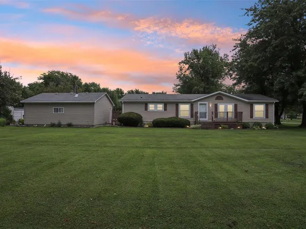 21424 Broadway St, Litchfield, IL 62056