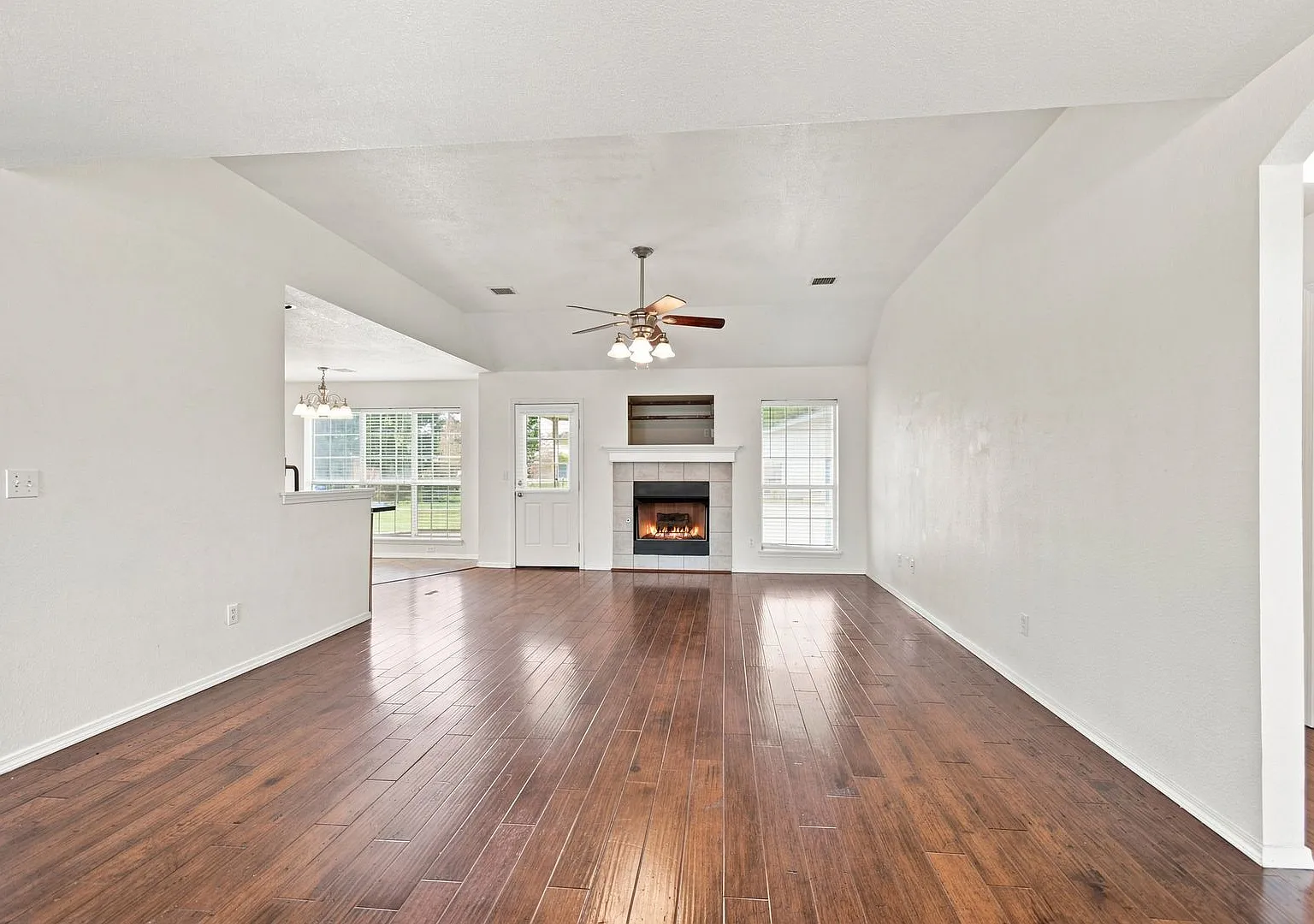 Spacious 3-Bedroom Home in Coweta with Fireplace & Covered Patio! — Photo 3