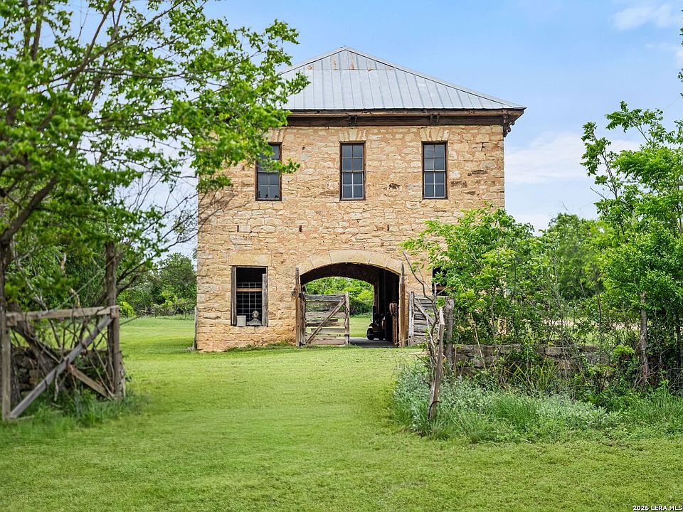 1st image of 426 RANCH ROAD 962 E