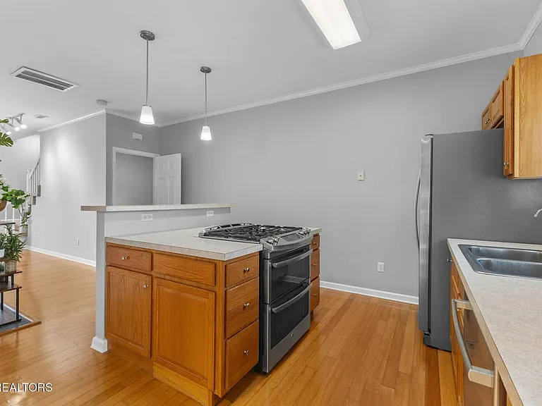 10708 Prince Albert Way — Photo 47