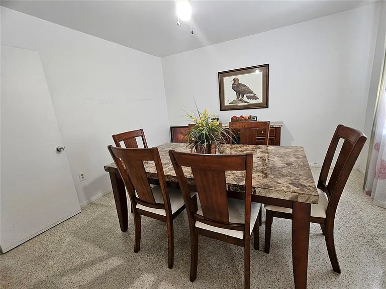 1703 Amhurst Cir — Photo 19
