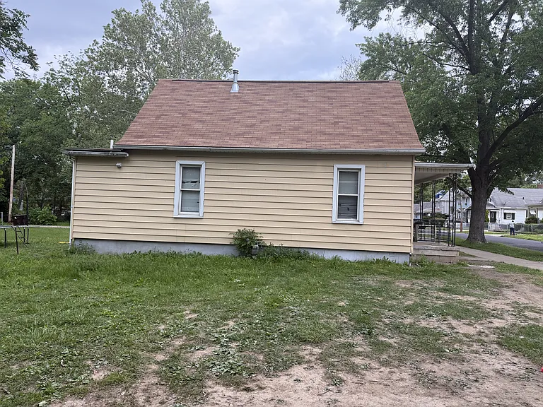 1829 W Butler St — Photo 5