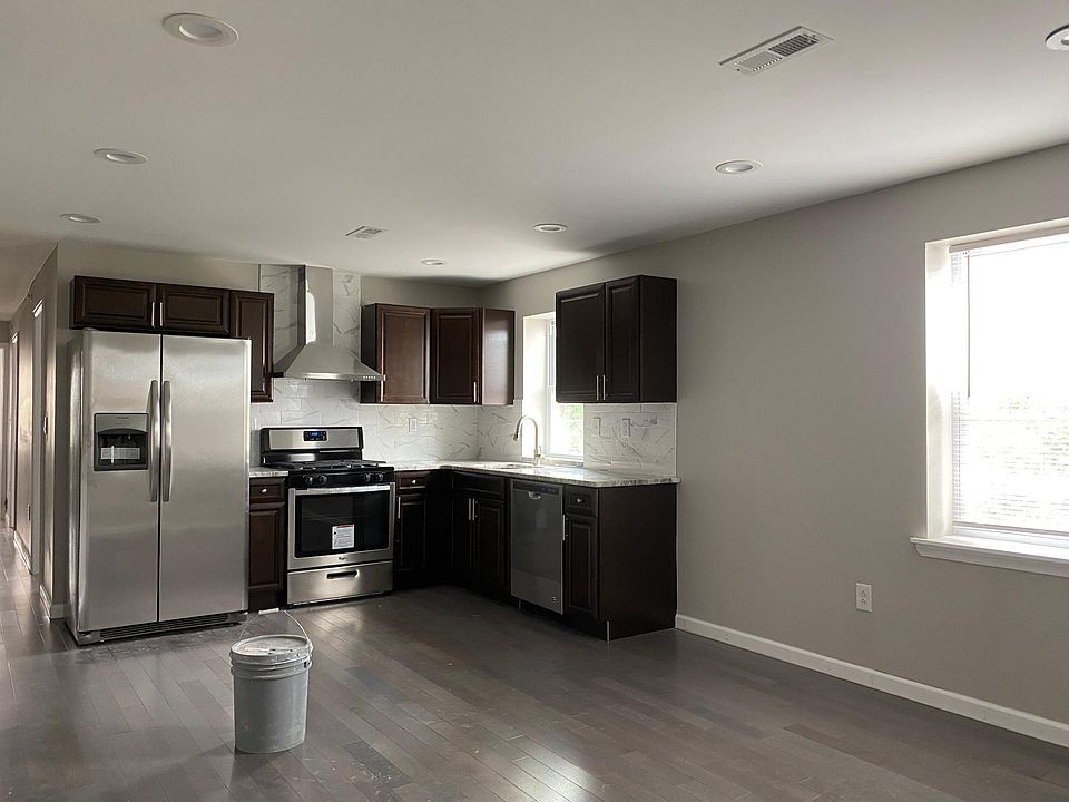 1st image of 447 Diamond St Floor 3