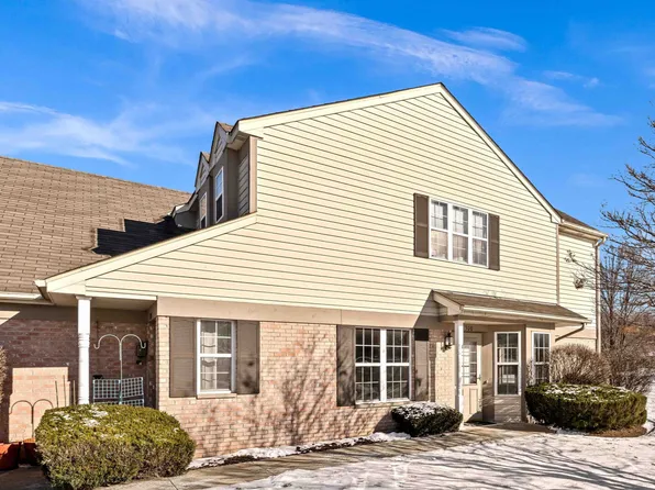 300 Crystal Ridge Dr #300, Crystal Lake, IL 60012