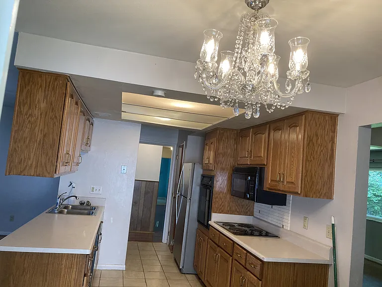 2720 Corlington Dr — Photo 18