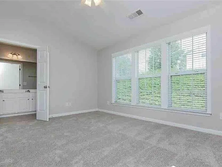 1108 Thornborough Dr — Photo 8