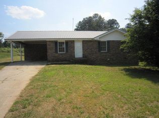 385 Meadowview Dr, Winder, GA 30680