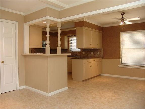 4th image of 1215 Blue Willow Dr