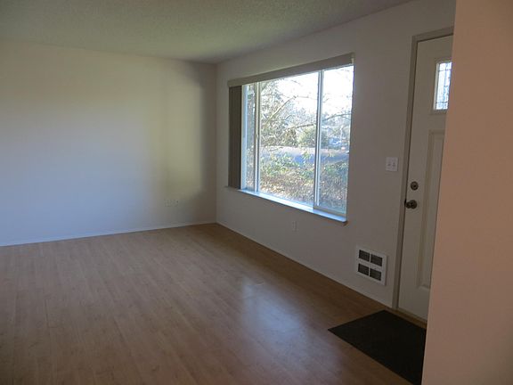 5th image of 6810 State Highway 303 NE APT B