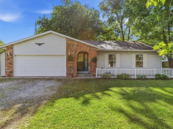 505 S Vine St, Camargo, IL 61919