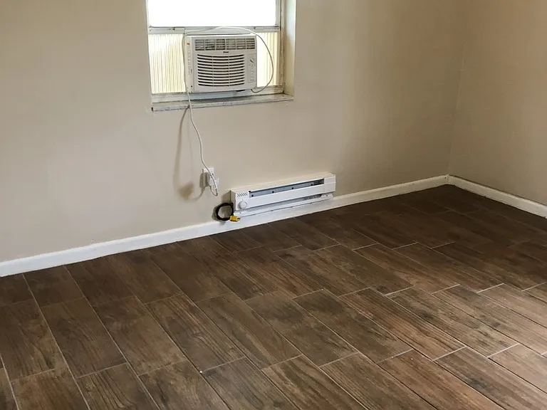 1162 Hampshire Ave — Photo 11