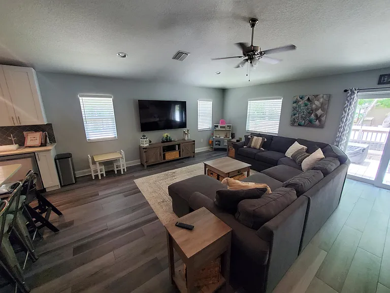 6906 N Highland Ave — Photo 5