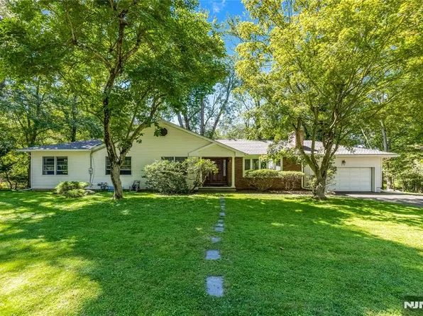 11 Sunset Rd, Demarest, NJ 07627