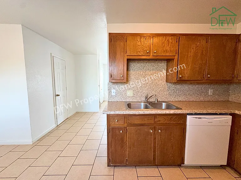 807 W Walnut St #C4 — Photo 7