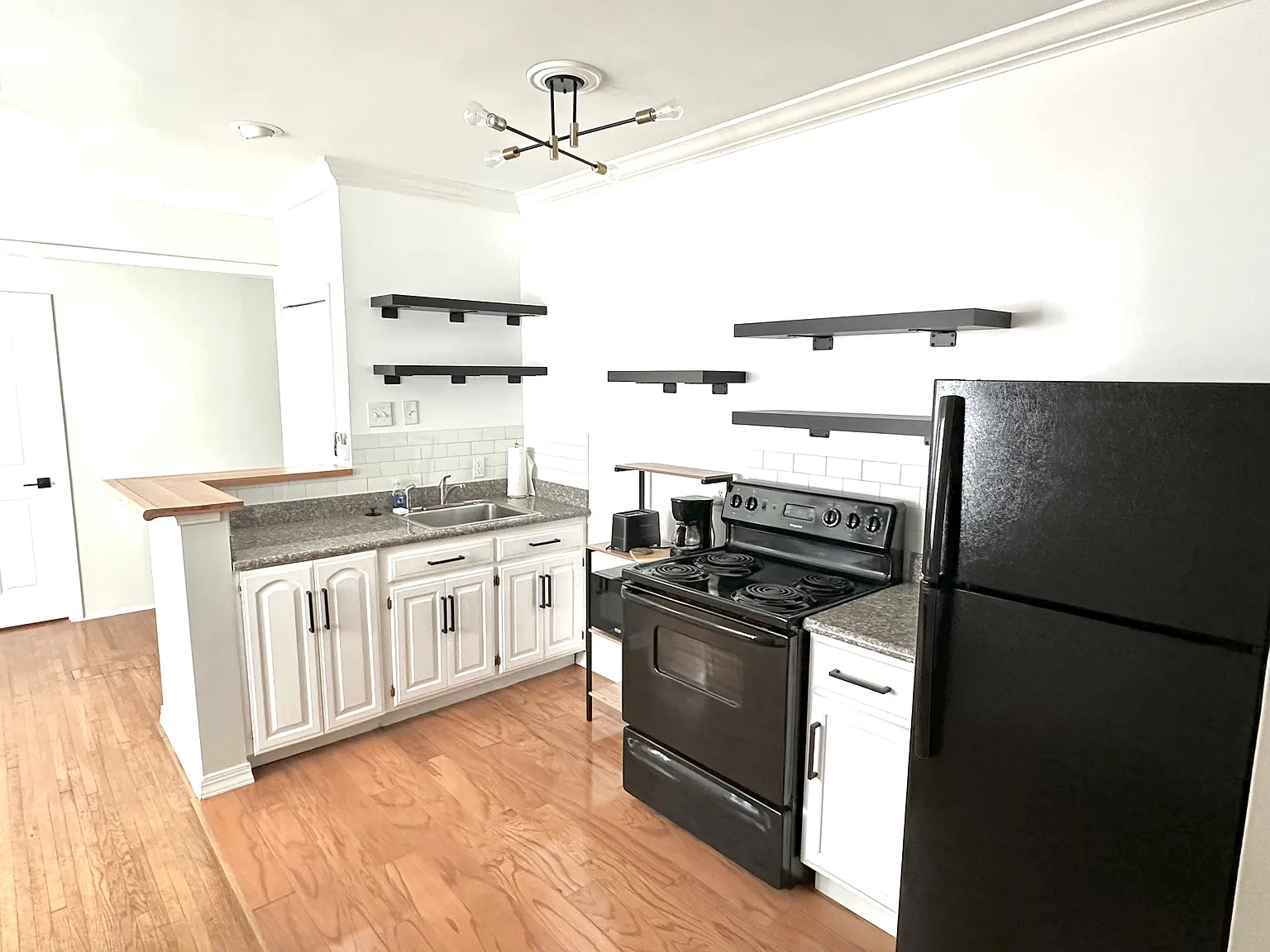 1 bed, 725 sqft, $1,265 — Photo 2