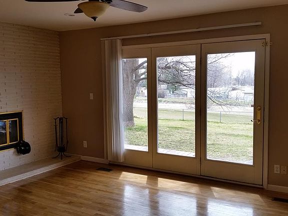 3rd image of 1891 Grandview Ct