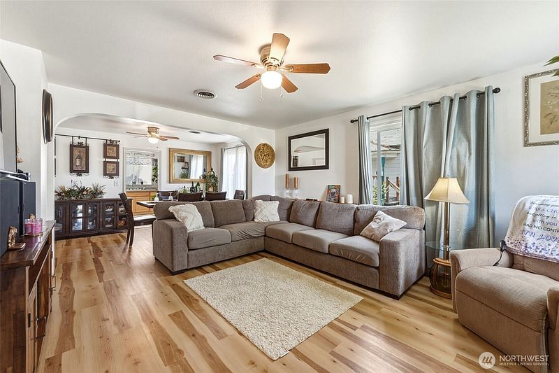 5th image of 120 SE 11th Avenue
