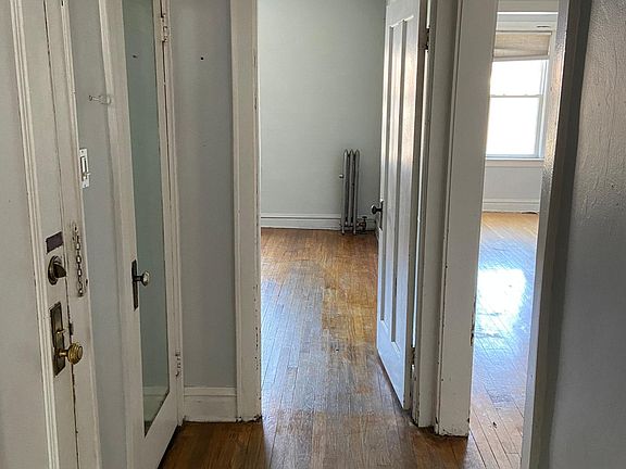 5th image of 4710 N Washtenaw Ave #3S