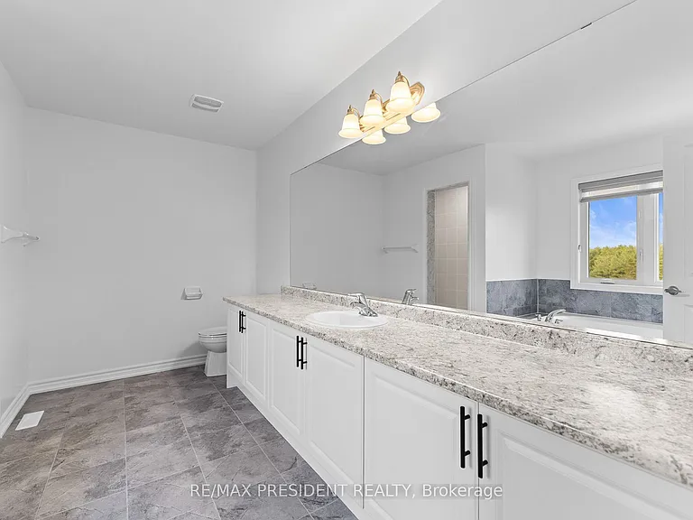 335 Russell St — Photo 17