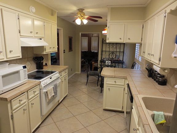 2nd image of 411 Taos Dr