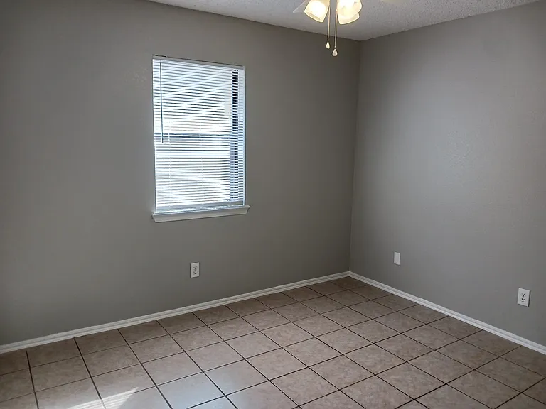 2202 W Elisa Ln #4 — Photo 9