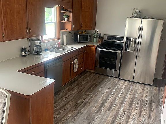 5th image of 1914 S Bayview Dr