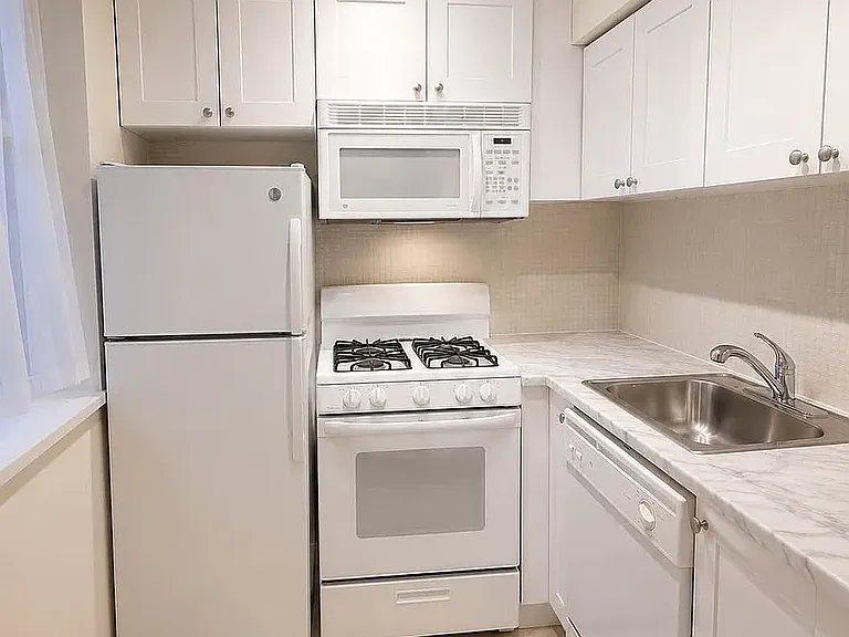 56 W 65th St #1H — Photo 3