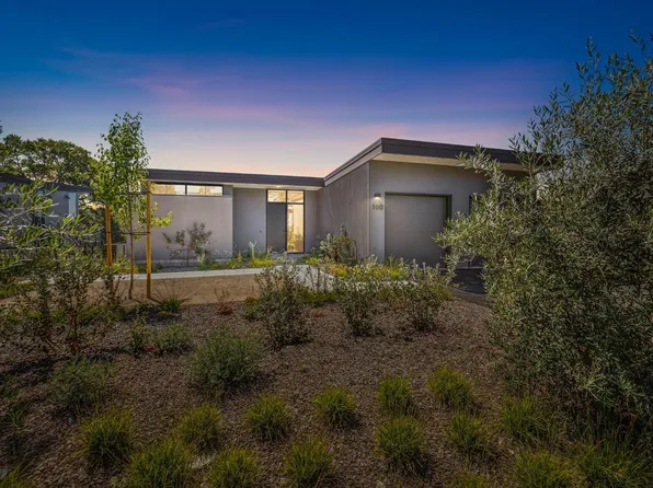 160 Woodlands Dr SE, Healdsburg, CA 95448