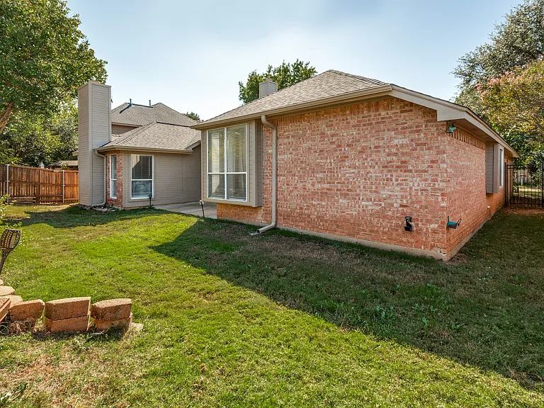 2608 Glenridge Dr — Photo 11