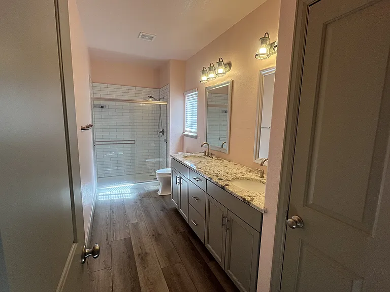 317 Victoria St — Photo 12