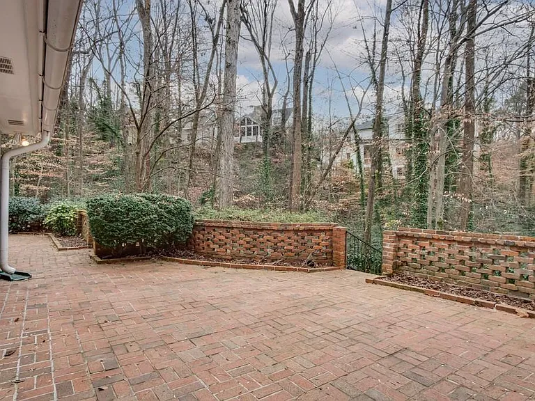 4601 Club Cir NE — Photo 22