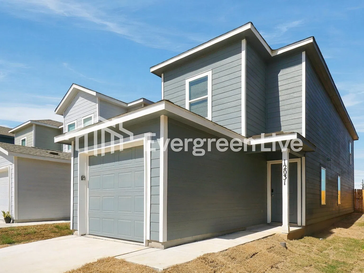 3 bed, 2.5 bath, 1360 sqft, $1,515 — Photo 2