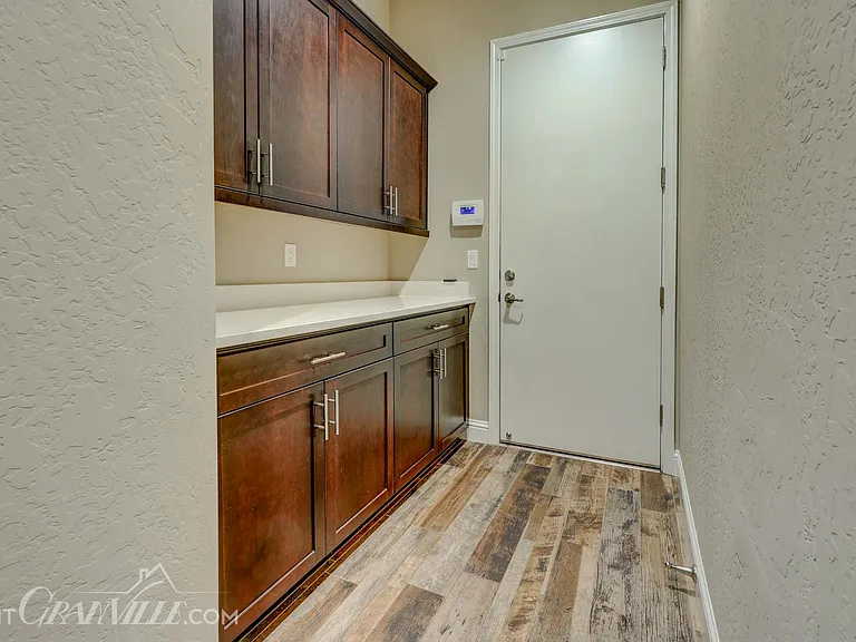 4809 N Sunset Ave — Photo 8