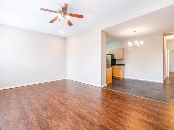 40 E Maple St APT 3, Fayetteville, AR 72701