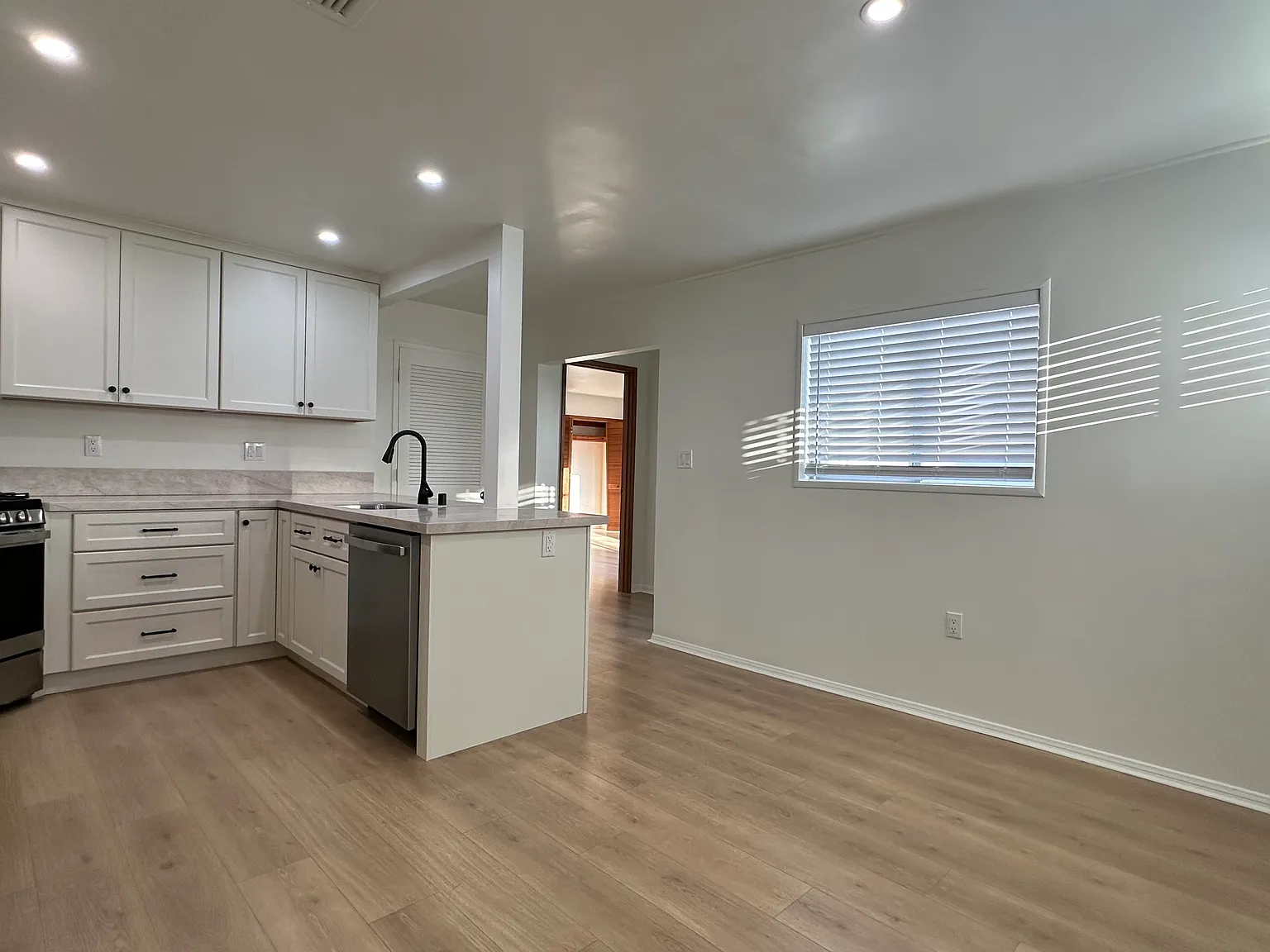 Sapphire St, San Diego — Photo 3