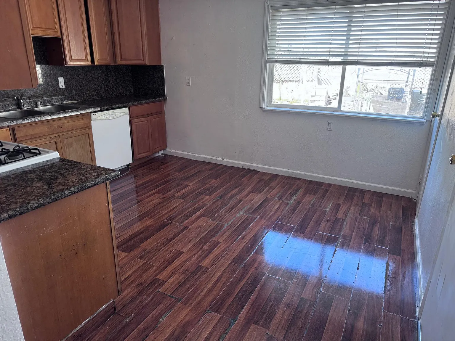 3 bed, 1033 sqft, $2,850 — Photo 3