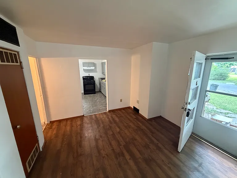 301 Hillcrest Dr — Photo 10