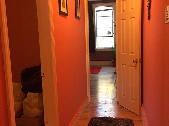 4th image of 2531 Crescent St APT 1