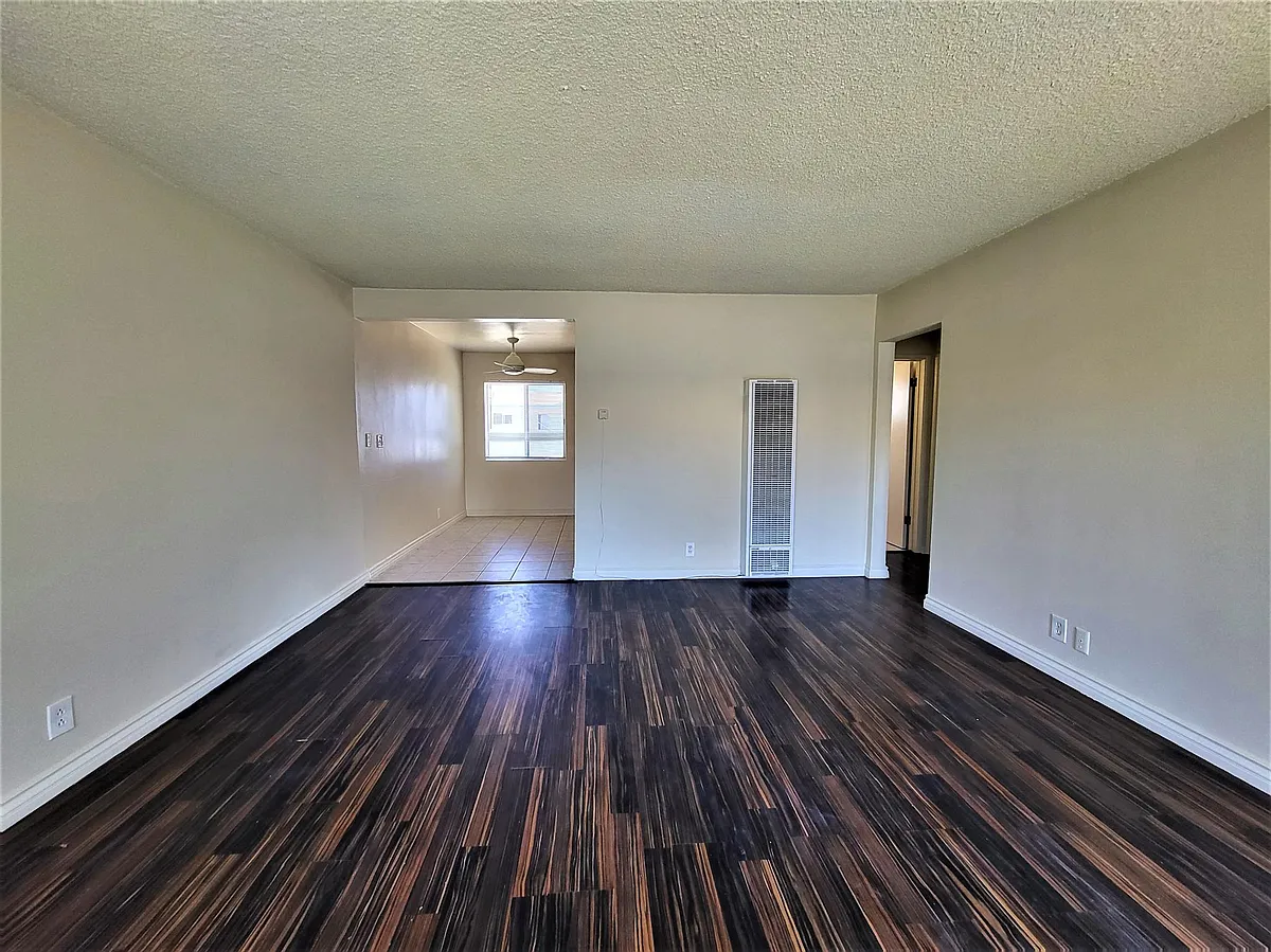 Building Photo - 1702 Park Ave #3