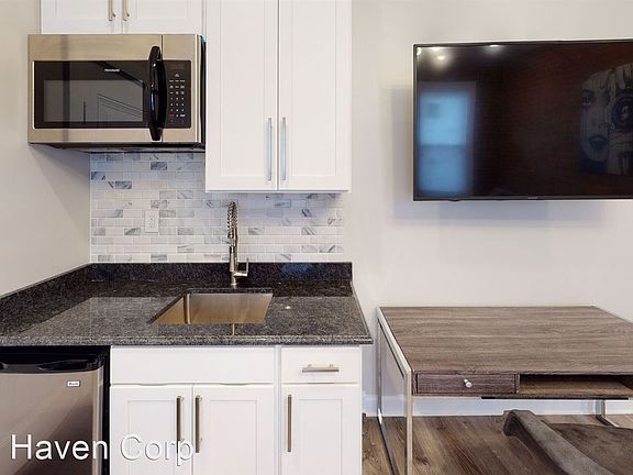 3rd image of 411 Orange St #3C