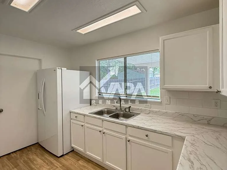 6811 Evercrest Ln — Photo 4
